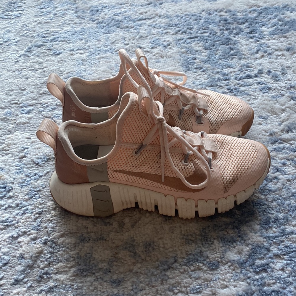 Nike tennis shoes
